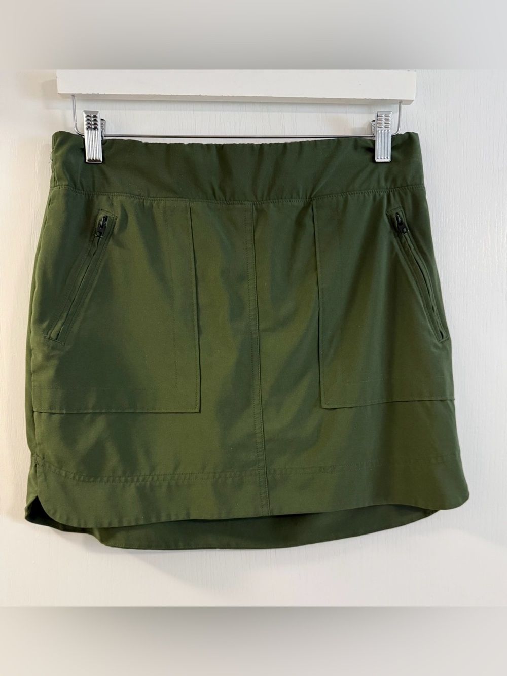 Athleta Olive Green skort with Front Zip Pockets size 8